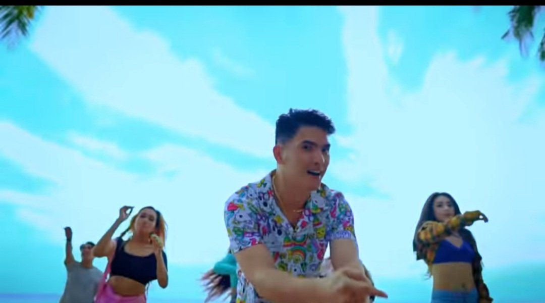 CorpuzBing's tweet photo. MYGZ MUSIC VEDIO ON YT
Keep going bunso happy happy lang..God bless

#MygzMolinoMv https://t.co/LQYe0zkcTK