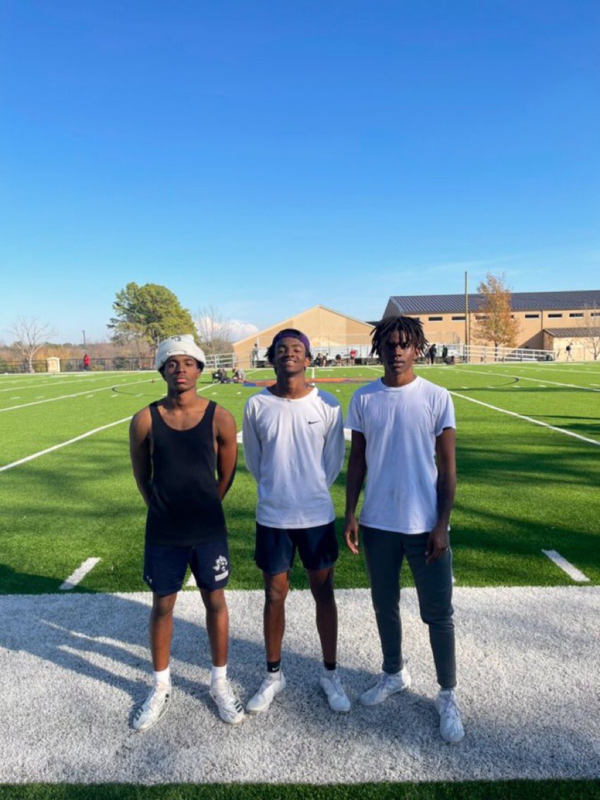 D1Sunday's tweet photo. Had a great Tryout yesterday with my boys &amp;
@LionHearted7v7 
@LDBellFootball 
@DibbleTj 
@BHoward_11 
@its_tgriffin https://t.co/Qu12IeP9ot