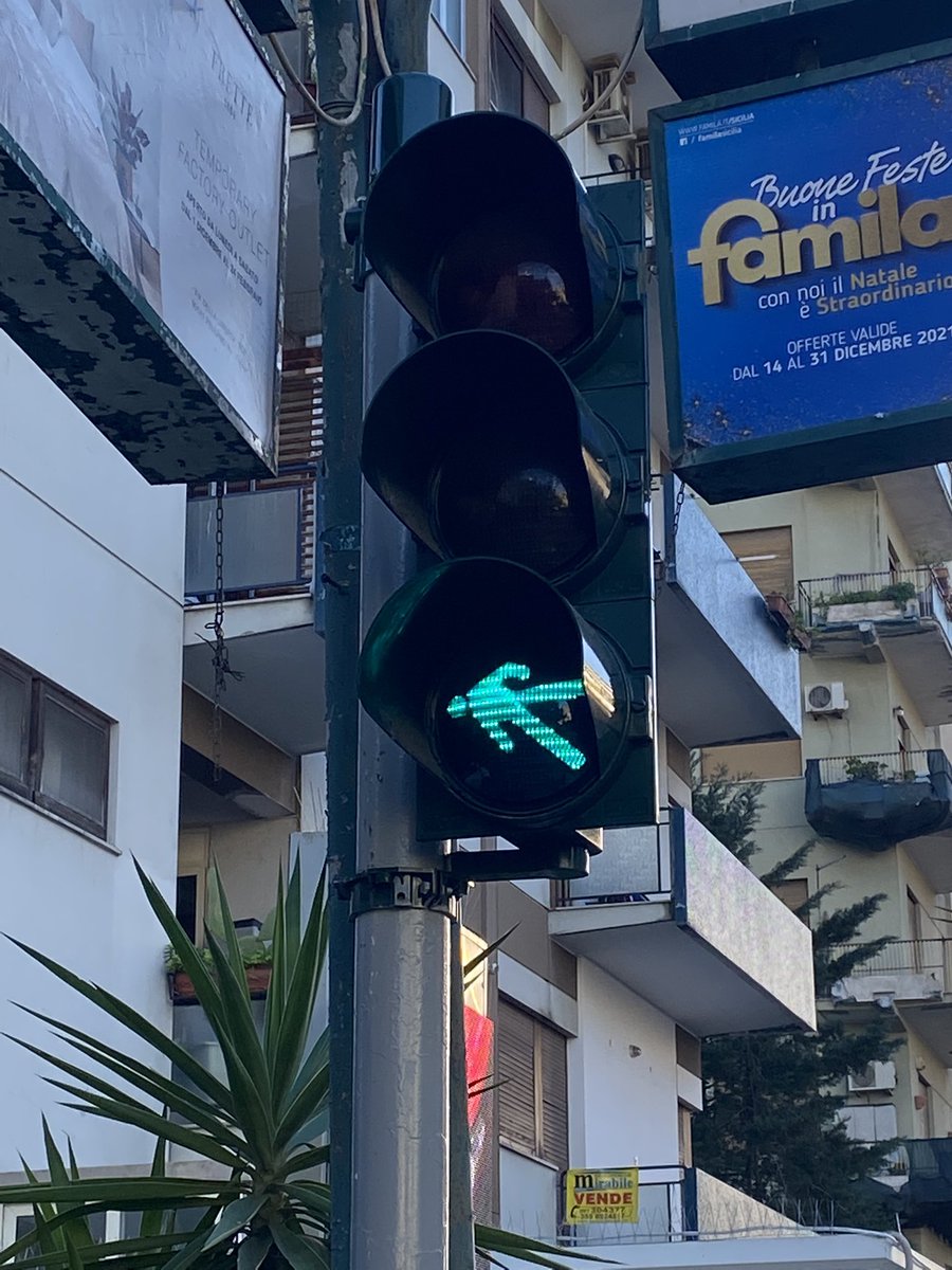 Verde strisciante #semaforo #Palermo #pedoni