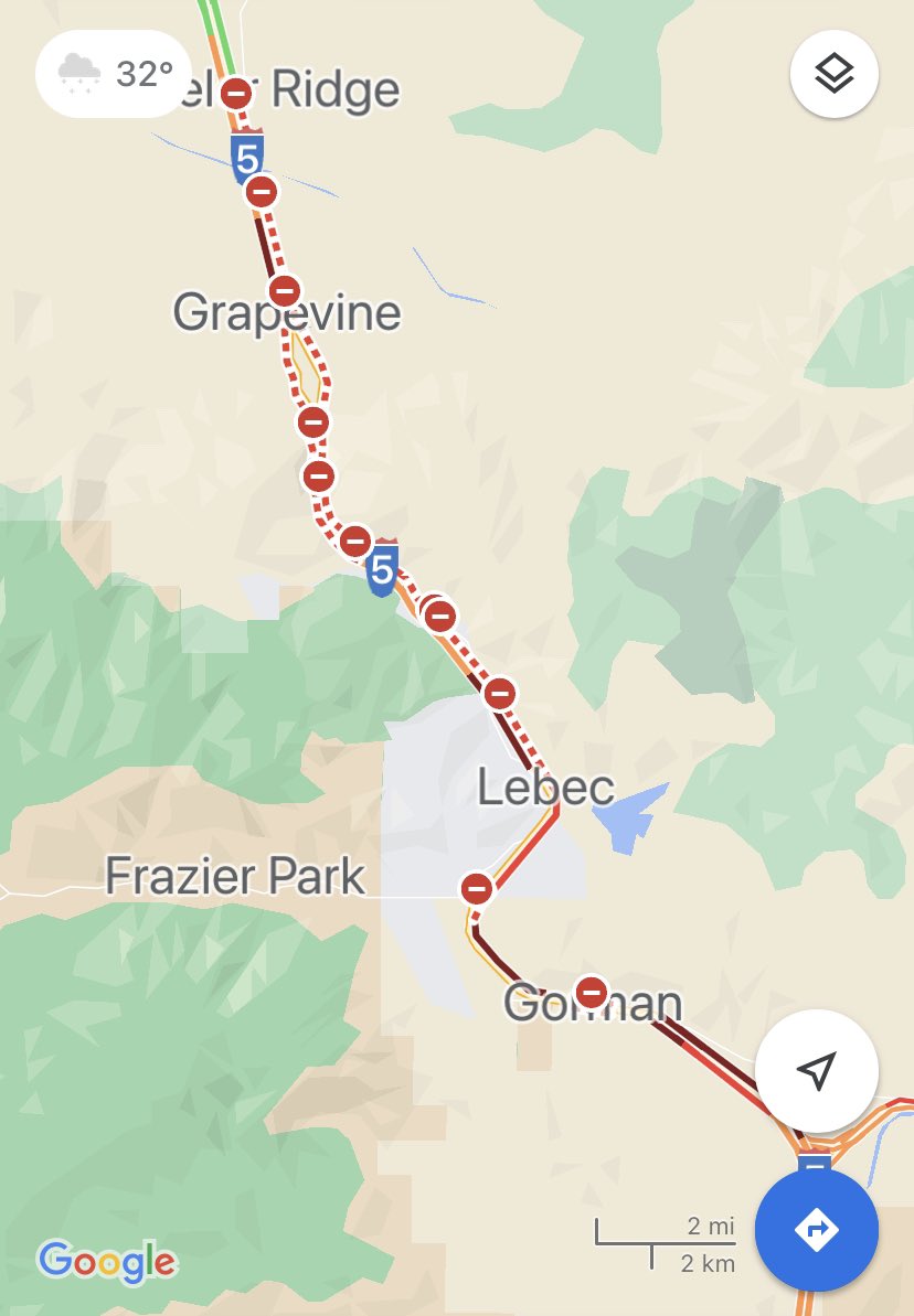 tomahtoe's tweet photo. One would think #caltrans would ✍️ more timely updates about #Grapevine #5closure during holiday 🚙 An hour ago there was no indication to expect a snowy impasse. Good luck to those who are stuck now 🥶 https://t.co/wljLvKn8ek
