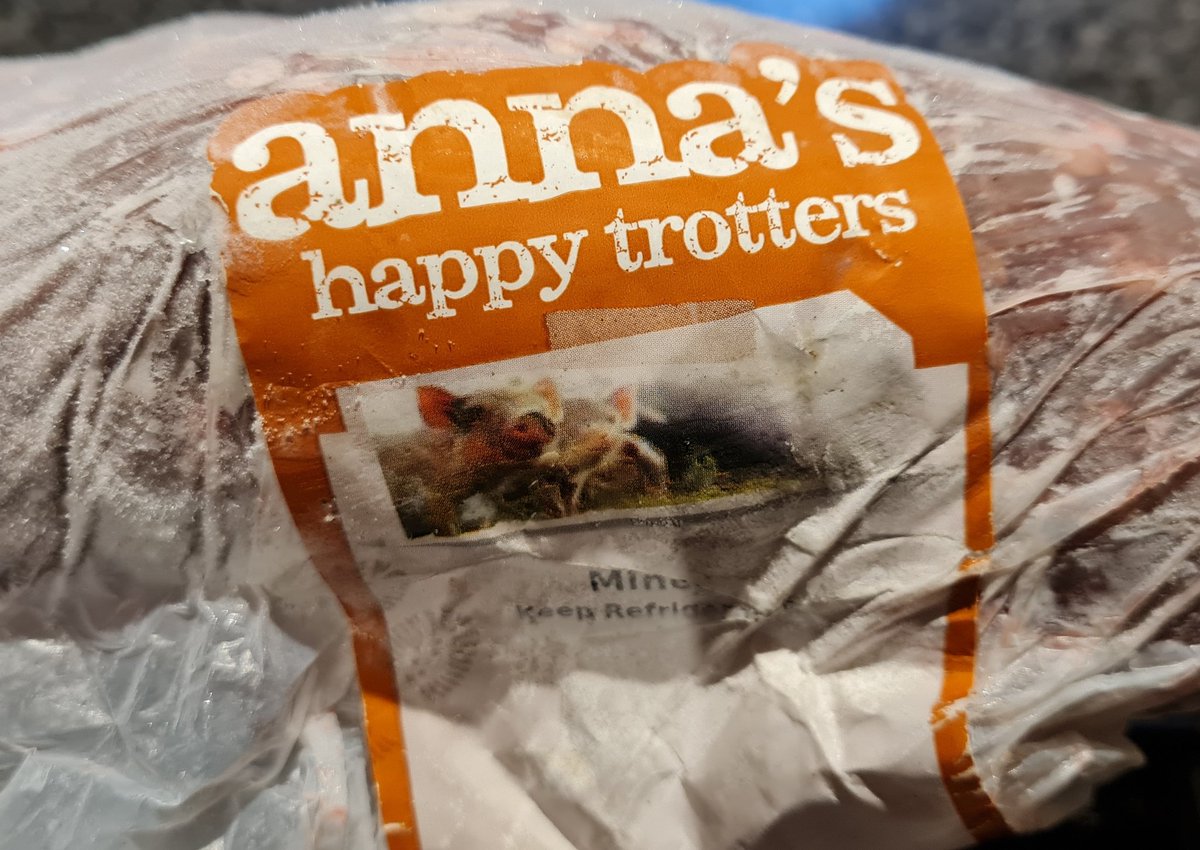 no1sunkfarmer's tweet photo. Mince,Onions and Yorkshire Pudding tomorrow at some point. Playing freezer bingo need to be empty for mid February so i can start and re-stock.. @alison_woodall #RowleyBeef @AnnaLongthorp packed. Great logo #biteintobritish @BiteintoBritish #YorkshireProduce #clubhectare https://t.co/tEiGPbzfAz