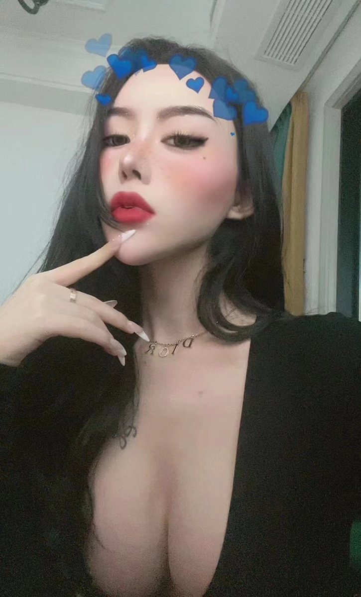 SQueenie6's tweet photo. ���姐脸红只是���为特效 https://t.co/RGUZTux9Qi