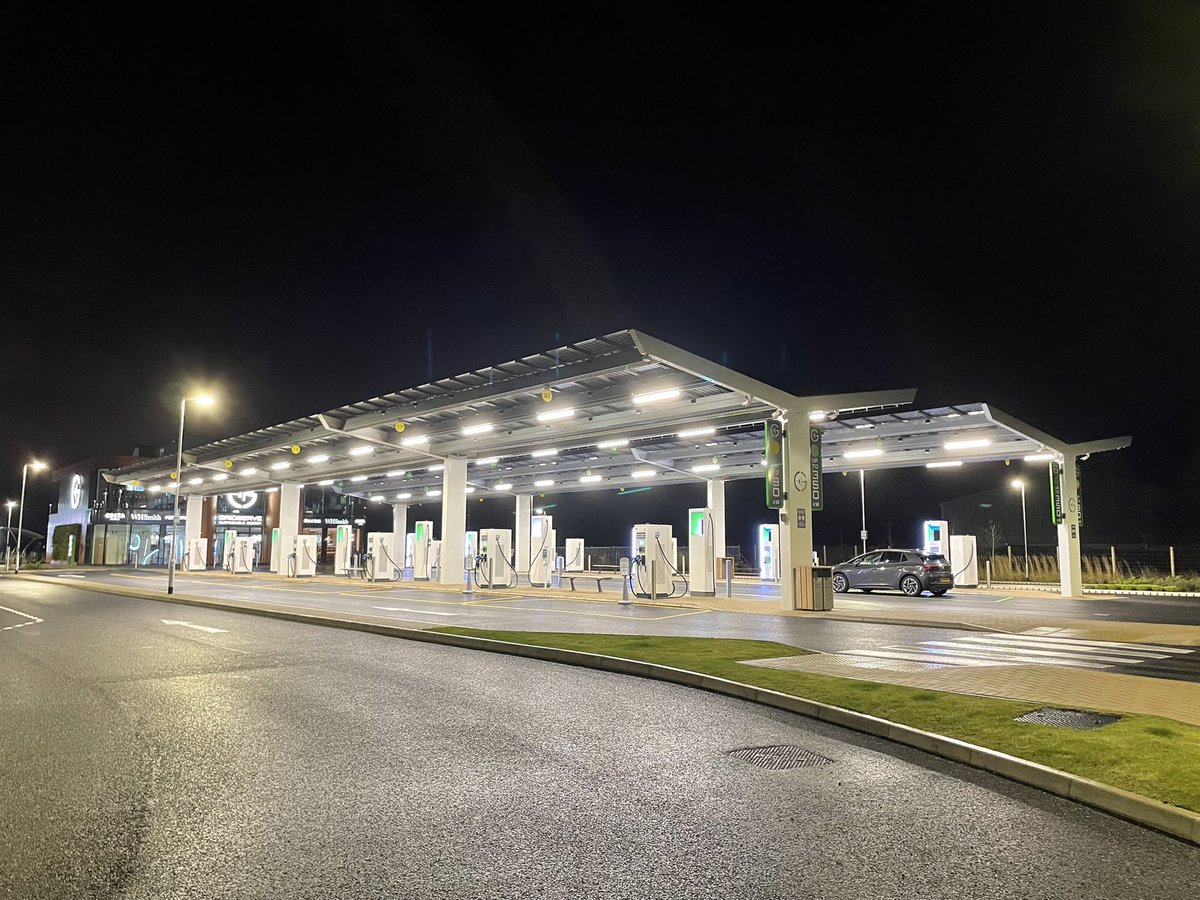 owen1720's tweet photo. Did a road trip to Braintree yesterday to try out the electric forecourt this has to be the future @GRIDSERVE_HQ https://t.co/gotNRIpkeJ