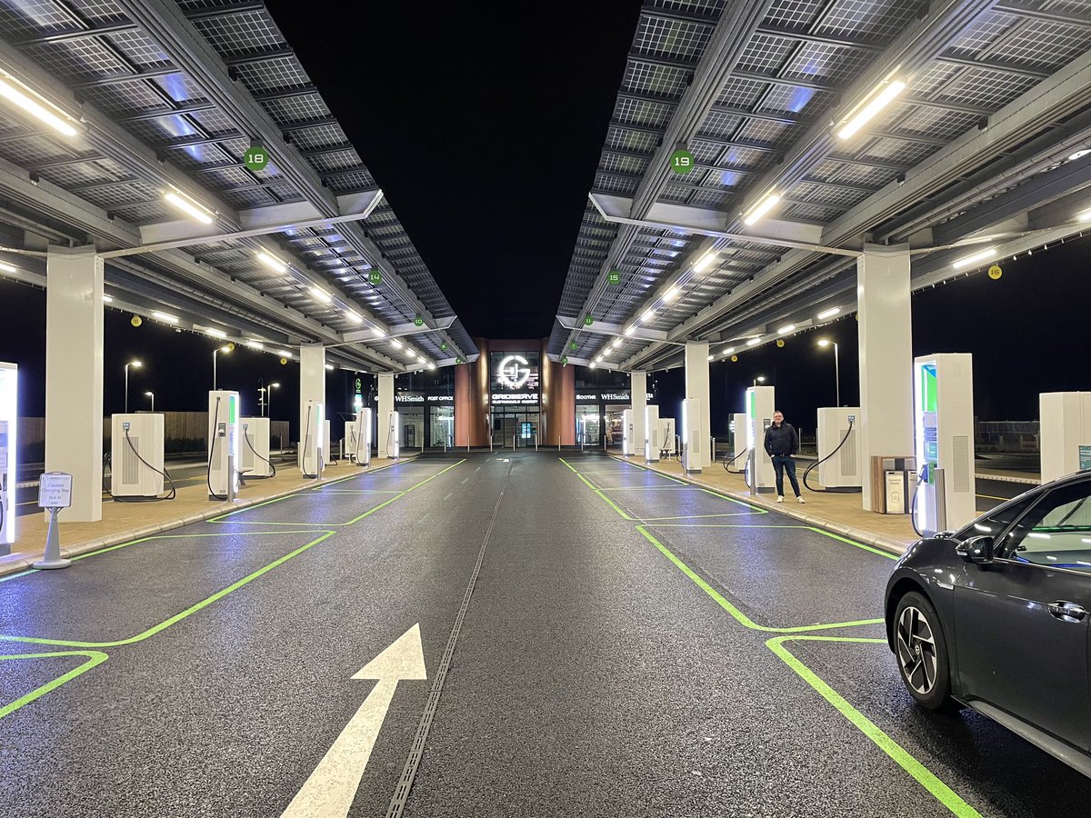 owen1720's tweet photo. Did a road trip to Braintree yesterday to try out the electric forecourt this has to be the future @GRIDSERVE_HQ https://t.co/gotNRIpkeJ