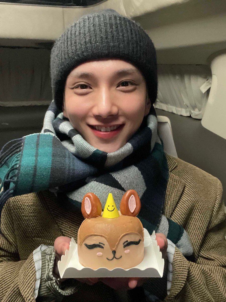 XVIIJlSOO's tweet photo. Someone is adding one number to his age! Before the day ended, I’d like to thank everyone and their birthday wishes. I had a great day, and hearing from all of you was one of the best parts of it! Thank you so much, everyone! 🥰 https://t.co/aWsKAXAC7j