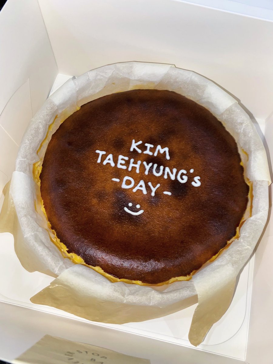 Its for you, kim taehyung♡
                   —— love of my life .

#HAPPYVDAY
#HappyBirthdayTaehyung
#HappyTaehyungDay 
#MillionReasonsToLoveTae
#Vantebearcake