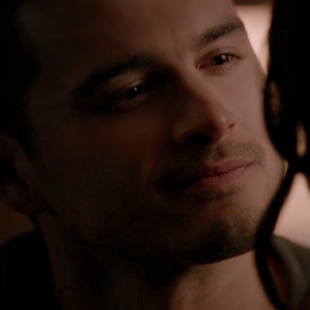 descontrolari's tweet photo. BONNIE: — Então, basicamente eu sou um anjo.
ENZO: — Bonnie Bennet, pra mim você é o mundo inteiro.

(The Vampire Diaries | 8x06) https://t.co/8ZdNURbZI1