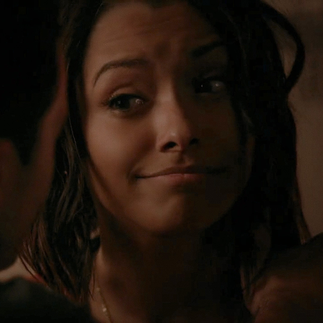 descontrolari's tweet photo. BONNIE: — Então, basicamente eu sou um anjo.
ENZO: — Bonnie Bennet, pra mim você é o mundo inteiro.

(The Vampire Diaries | 8x06) https://t.co/8ZdNURbZI1