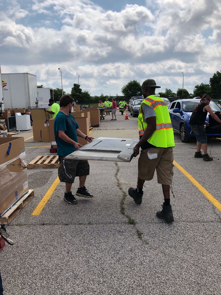 RecycleForce's tweet photo. Another great 2021 milestone: we collected over 300,000 pounds in five hours during our collection event with @CookMedical in June, which was one of the largest e-waste collection events ever done in the state! #recycleforce #ewaste https://t.co/8zjvm2fE2f