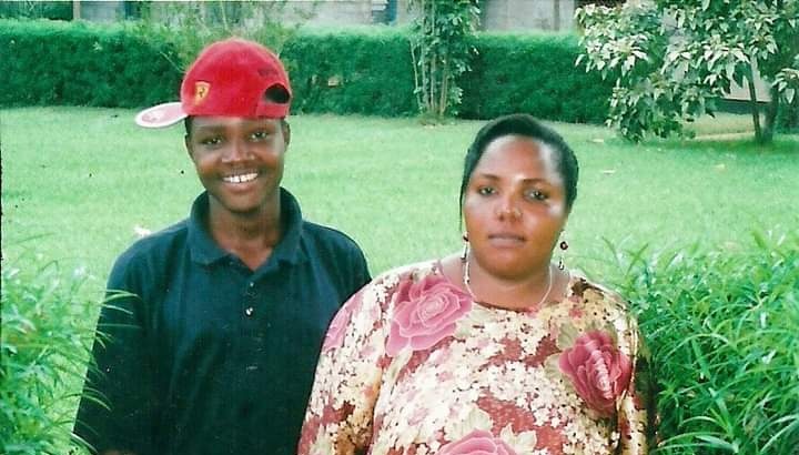 sisuyasuke's tweet image. #tbt Durban, South africa 2007 with my Bi mdashi. 🤣🤣
#temporaryPost