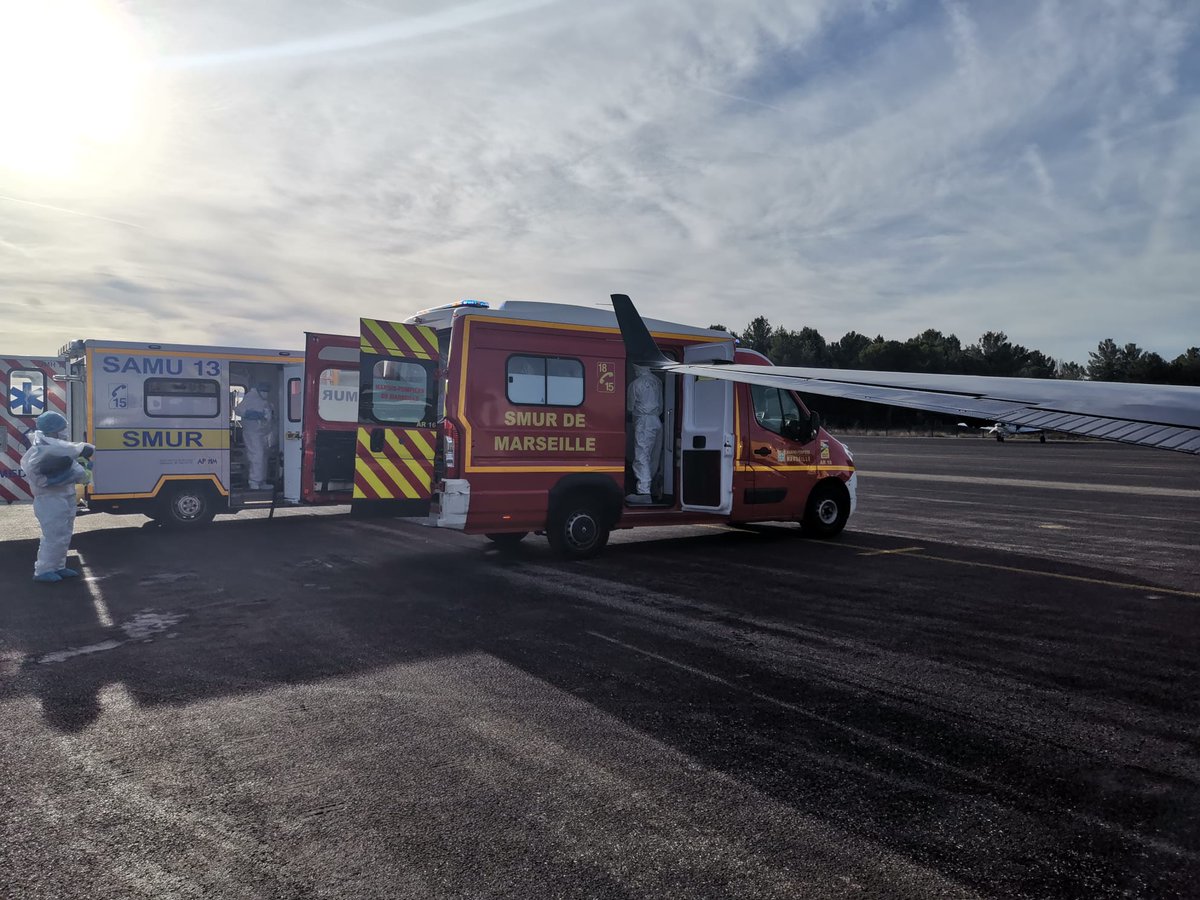 [#Covid_19] 
Les marins-pompiers de #Marseille et le #samu13 ont participé conjointement à l'évacuation sanitaire aérienne avec <a href="/TwinjetAviation/">Twinjet Aviation</a> de patients atteints de la Covid-19 vers le Centre Hospitalier Régional de Metz-Thionville. Tous solidaires! 
#FiersdeProtégerMarseille