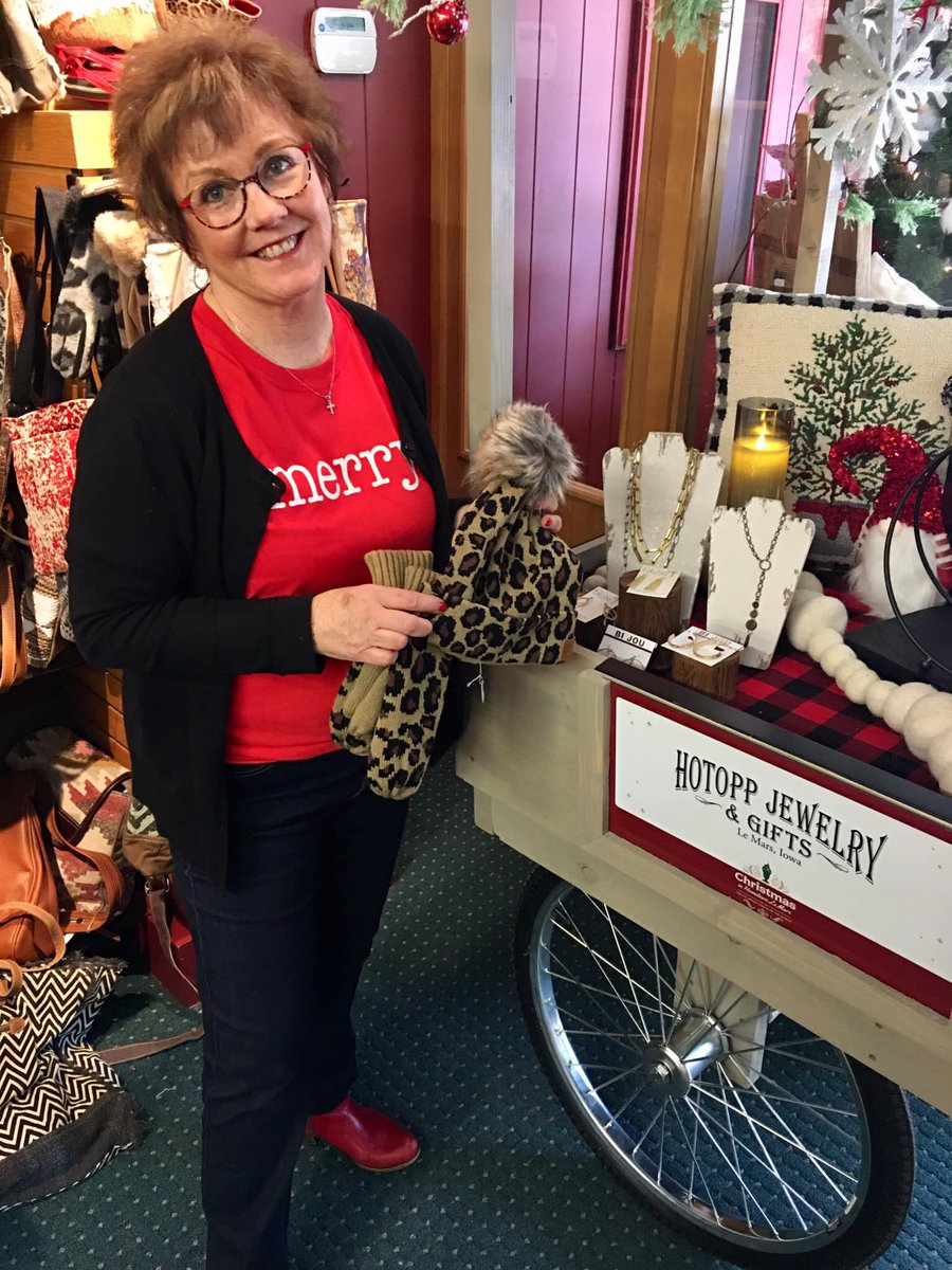 Hotopp's is more than just a jewelry store that expanded to more selection of gifts and home décor. Robin &amp; Dave Grosenheider have owned the store for more than four decades.
northwestiowa.shopwhereilive.com/vendor/hotopp/

#shoplocal #shopsmall #shopnorthwestiowa #shopwhereilive