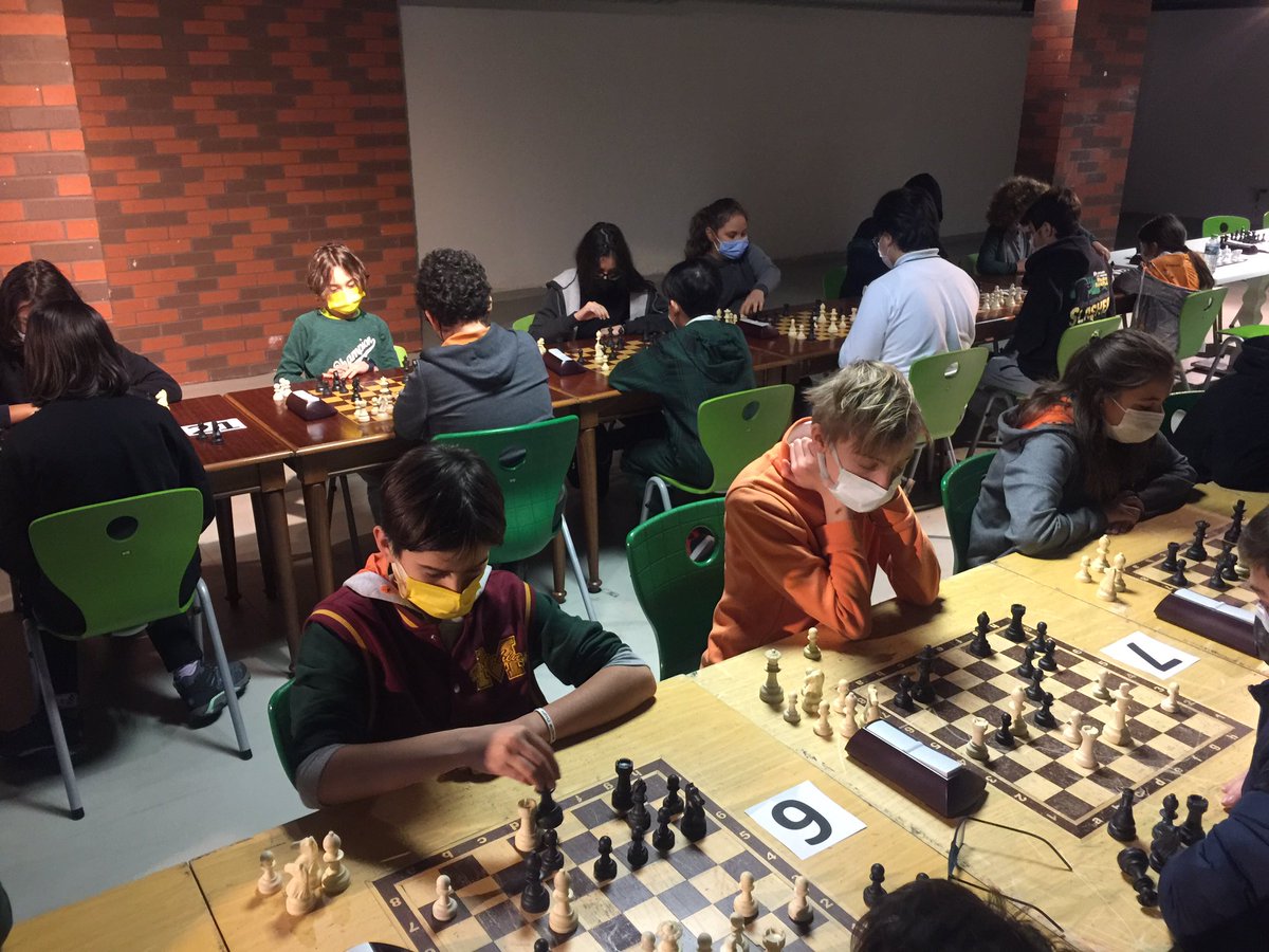 camlicadoga's tweet photo. İtü Eta Vakfı Çamlıca Doğa Koleji #Ortaokul #Masterchess Satranç turnuvamız yoğun katılımla gerçekleşti. Satranç Bölüm Başkanımız @beyhanbayrakta7 ın katılımları, muhteşem destekleriyle turnuva deneyimi yaşayan ortaokul öğrencilerimizin yüzlerindeki ışıltı görülmeye değerdi https://t.co/QQo6rHdExY