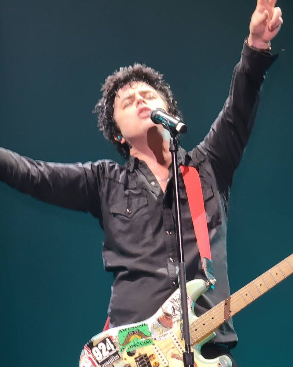 DMoney1153's tweet photo. Apparently I never posted pics here when I went to Seattle. Here, I took this in September @GreenDay @Weezer @falloutboy - #HellaMegaTour was my favourite thing about this year https://t.co/0PVa9DmXqJ
