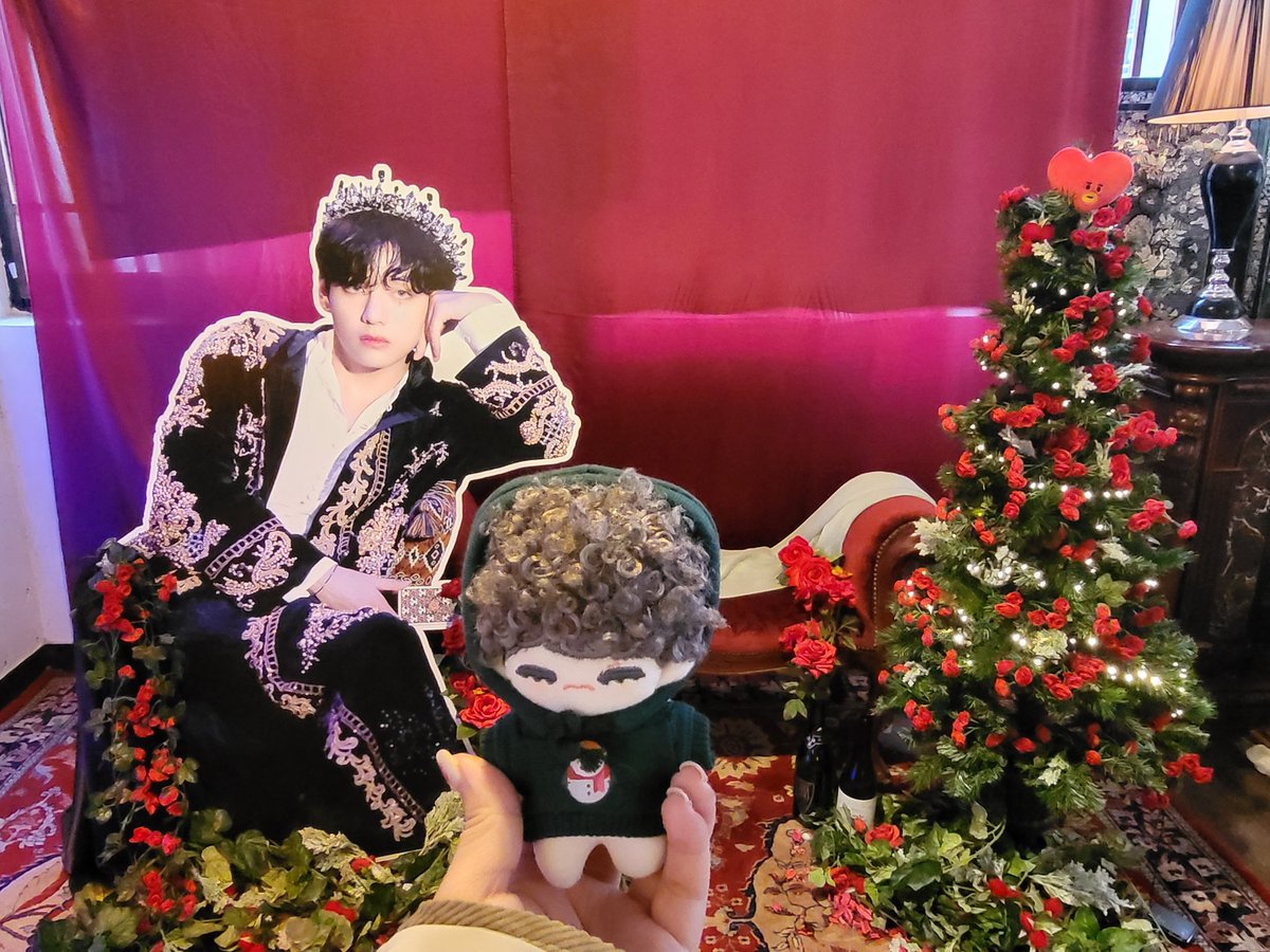 TaetaePitaPat's tweet photo. 재즈 좋아하는 태형이와 너무나 잘어울렸던 천장지구☺
사람이 많아서 소심쟁이는 쭈뼛쭈뼛하면서도 여기저기 내적 소리지르며 하나하나 눈에 한번 카메라에 한번
#mood_Vday
#무드뷔
#moodv
@mood_v1230 https://t.co/9xha2UTrXo