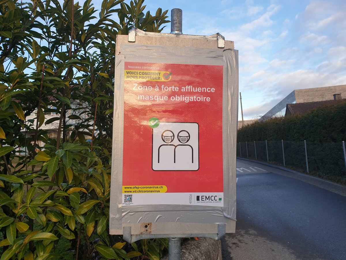 FikaVreni17's tweet photo. Voila ou en est #Lonay 
Rue à 20km/h
Même si c'est dans cette rue qu'il y a une école 
La connerie a assez duré !! https://t.co/1kmWkSLzm2