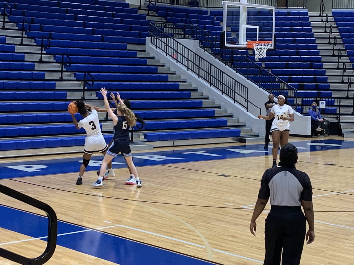 KyleSandy355's tweet photo. End 1Q
@CoachBroadwell 16
@MLKGirlsHoops 5

@GBBCampbell https://t.co/5yfd89vRbO