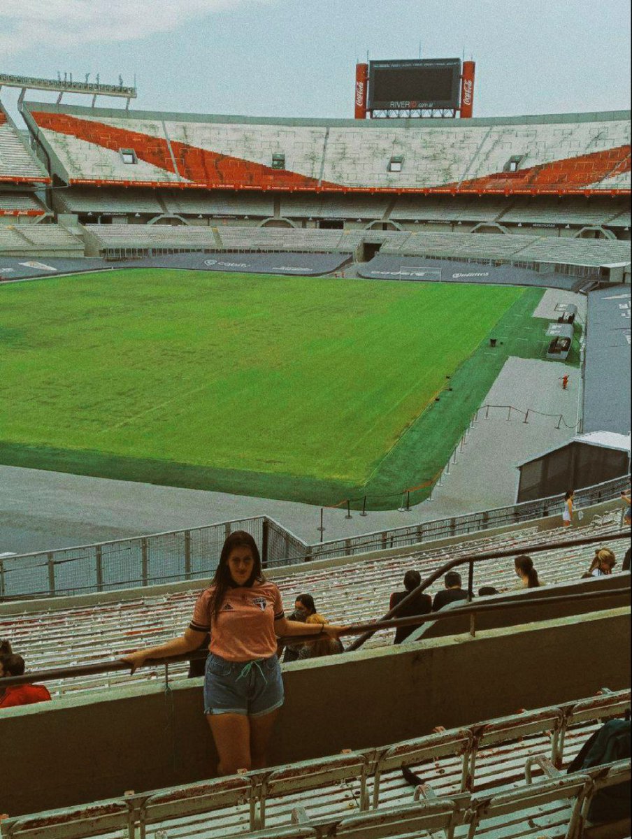 putinhadomessi's tweet photo. habemus São-paulina em Monumental de Núñez

que jogadores vcs querem q eu leve pro Sp? https://t.co/4UcFWXfK55