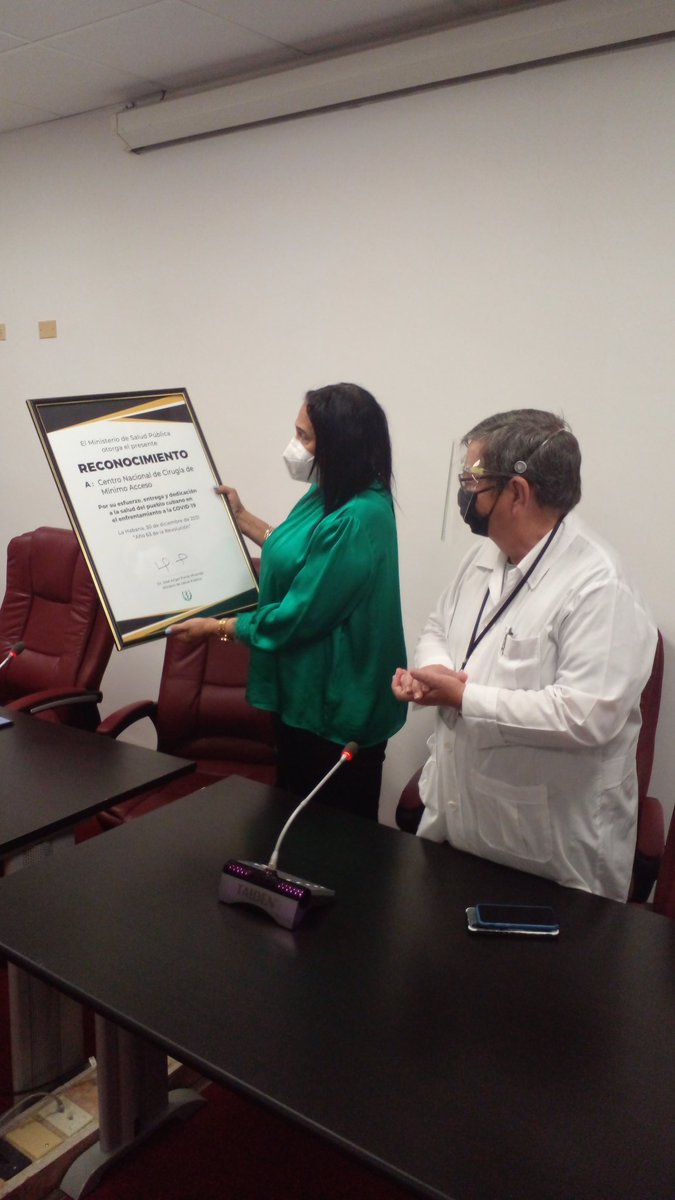 KarelBarthelemy's tweet photo. Se reconoce al Consejo de Dirección y trabajadores del Centro Nacional de Mínimo Acceso por la labor incondicional ante las acciones realizadas por la salud del pueblo. Se entrega por la Viceministra @PardoRegla en nombre el Ministro de Salud @japortalmiranda del reconocimiento. https://t.co/Oinlh6mHPn