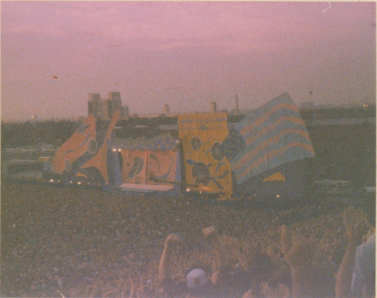 Read three new poems from @xadamg published on Soft Punk Magazine 🧷

softpunkmag.com/fiction/diptyc…