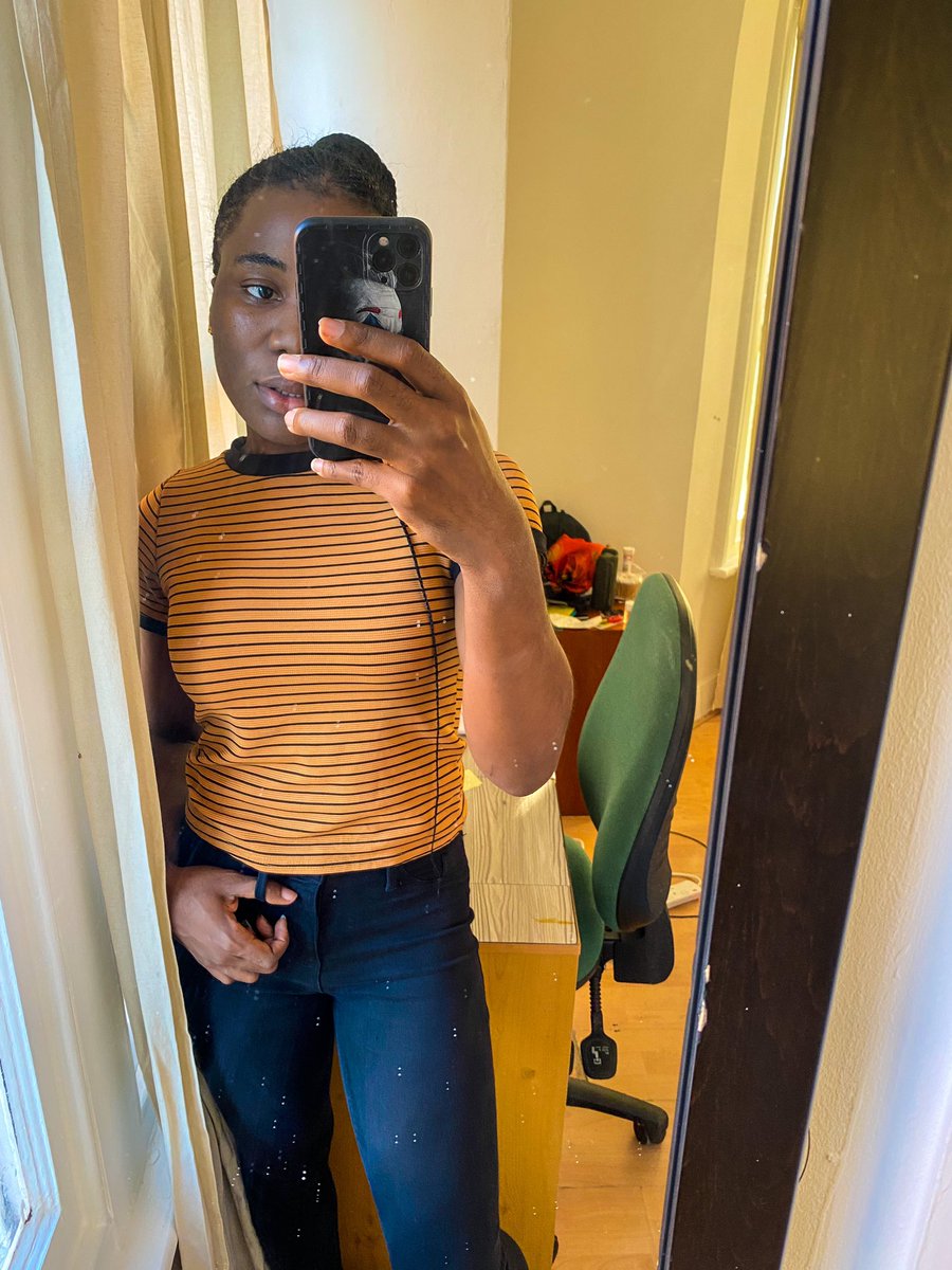 If you’re scrolling past this, post a mirror selfie. 🌸
