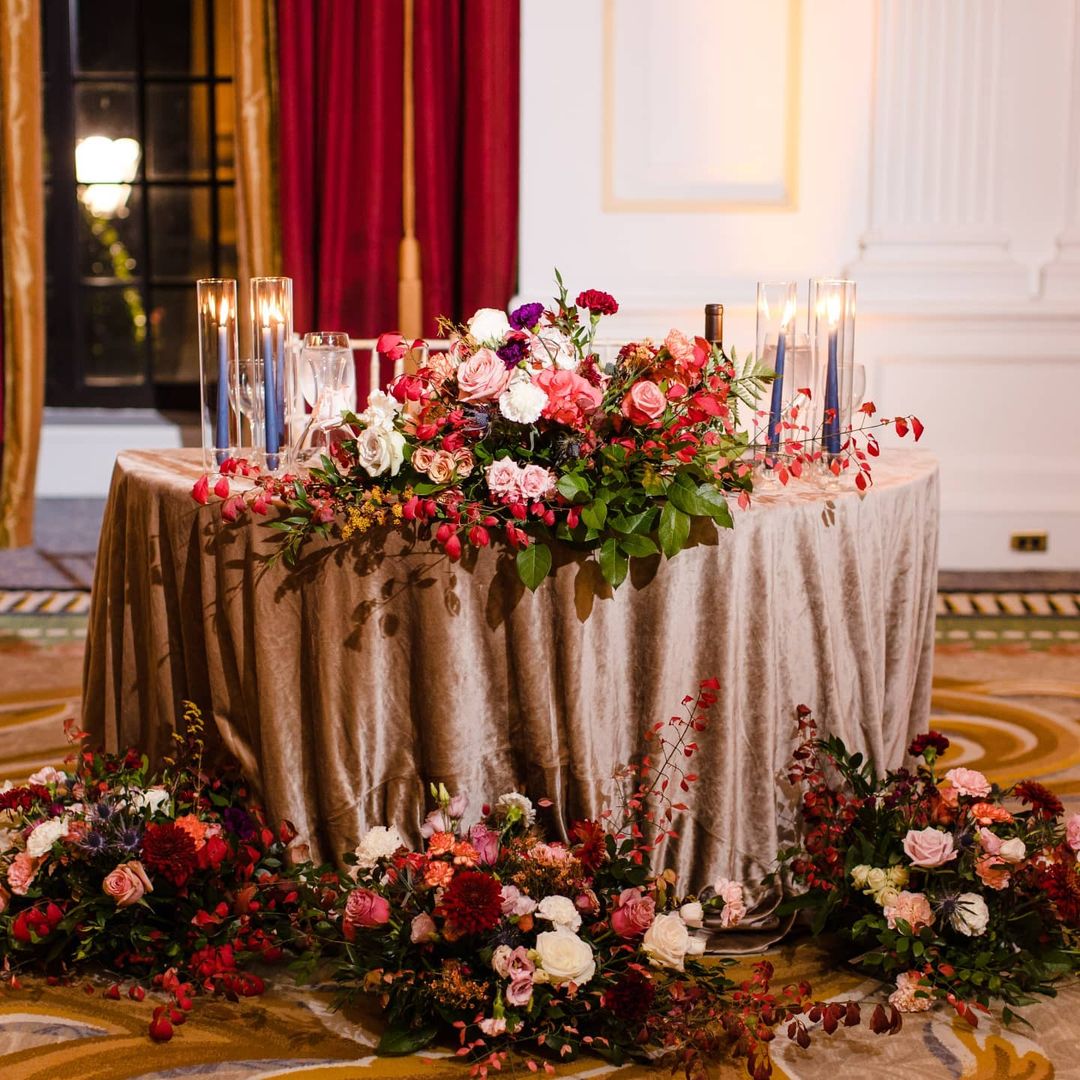 You don't have to plan your wedding on your own. We've got you covered w/ the best local wedding vendors in Hunt Country! Tap into their expertise by tapping the link in our bio.

#Repost  This gorgeous table was styled by our very own <a href="/wildflowerhill/">wildflowerhill</a>.co // Follow for more inspo.