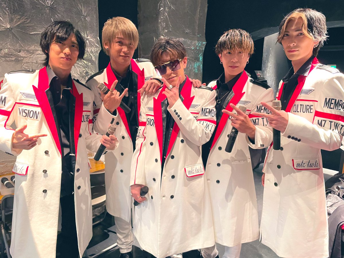 Emotive_info's tweet photo. 日付回ってしまいましたが
本日はありがとうございました！

Emotiveで大きなステージにたてて
とてもとても嬉しかったです！！！

いつか復活する時があったら
大きいステージで会いましょう😌😌
(明日はスタークレーンでお待ちしております､､､) https://t.co/qZjSrQedNR