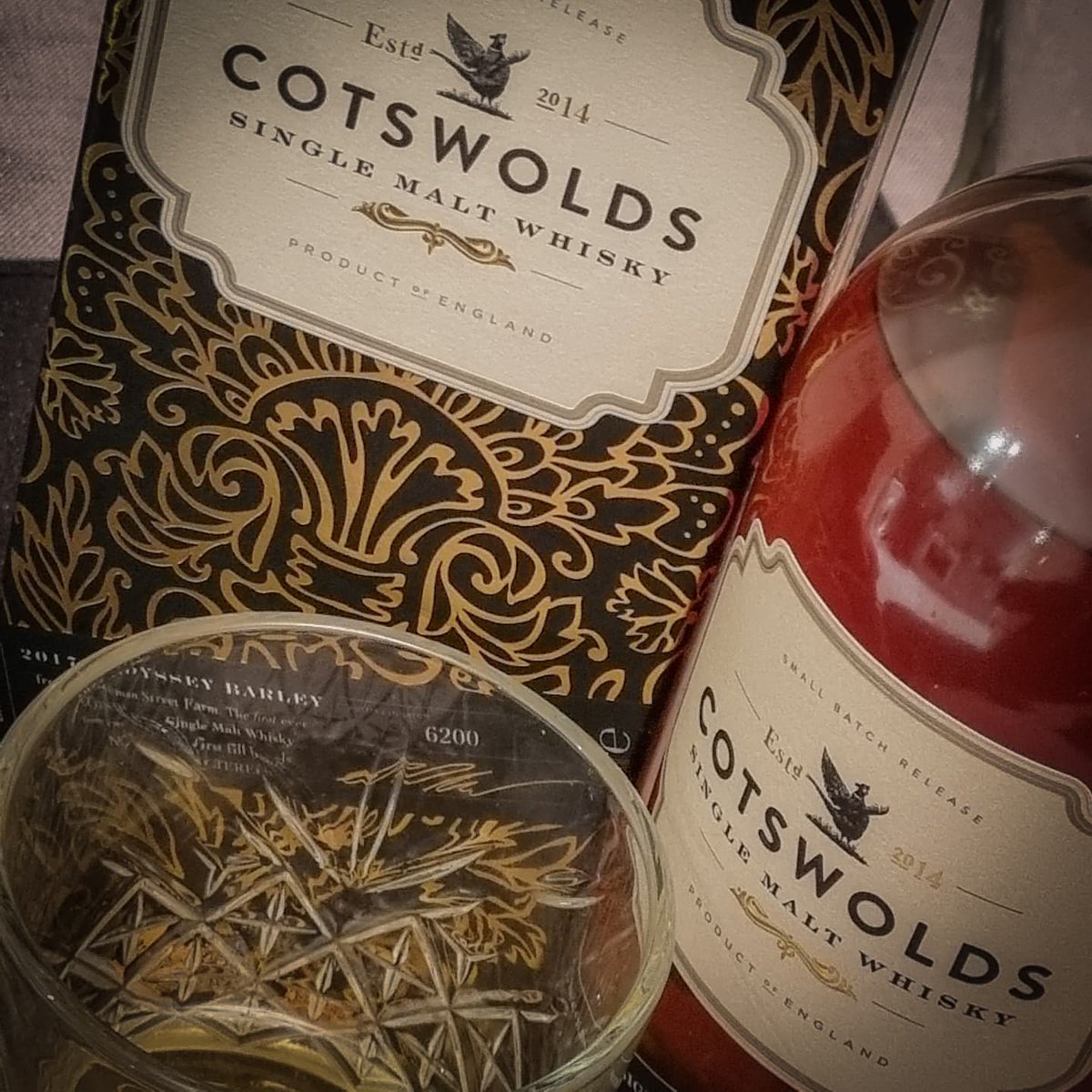Well..... Hello .. I'm in Devon for a few days with family and I was given this bottle of whisky. Its 😋 delicious. Deep deep taste of sweet orange. Amazing finish of fruits and treacle. #cotswalds #cotswoldswhisky #cotswoldssinglemalt #whiskytasting #whiskeylover #whiskeytalks