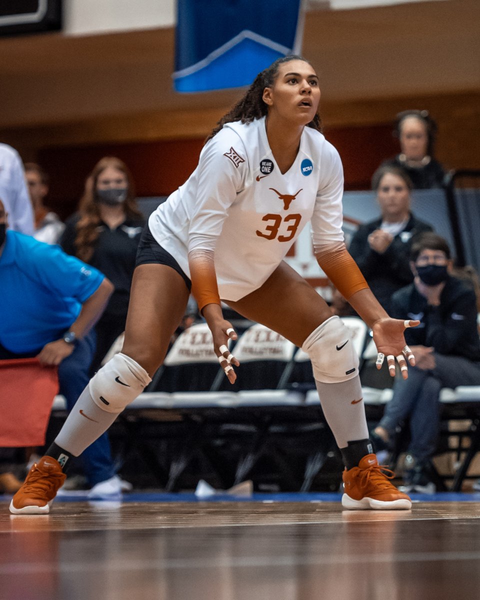 Putting a 🎀 on 2️⃣0️⃣2️⃣1️⃣

<a href="/loganeggleston_/">Logan Eggleston</a> was named the <a href="/VBMagazine/">VolleyballMag.com</a> Player of the Year!

hookem.at/02a56b | #HookEm