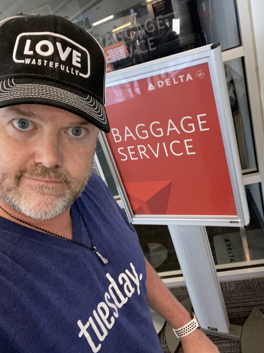 leftarmcomedy's tweet photo. Everything you own in 1 bag, &amp; you lose it on #Tuesday. @delta has no1 to get it (&amp; a #Thursdayshirt) I can SEE. Man I love my life, and I love #DELTA, it’s just I’m tired. And stinky. No worries. There are WAY bigger problems in the world. #14sleeves #DeltaDiamond #skymileslife https://t.co/kI4yHstS63