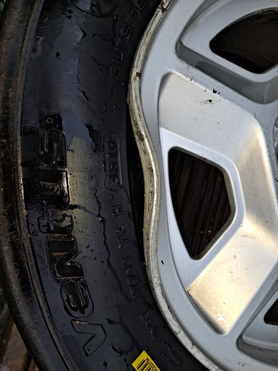 NineLivesMsport's tweet photo. Forty year-old alloy wheel versus kerb on a slippery hairpin left.
Much sideways and this.
Thank you #Hankook
#RallyCar #Chevette #HandbrakeTurn #Vauxhall #RWD https://t.co/YiTiOxAEU2