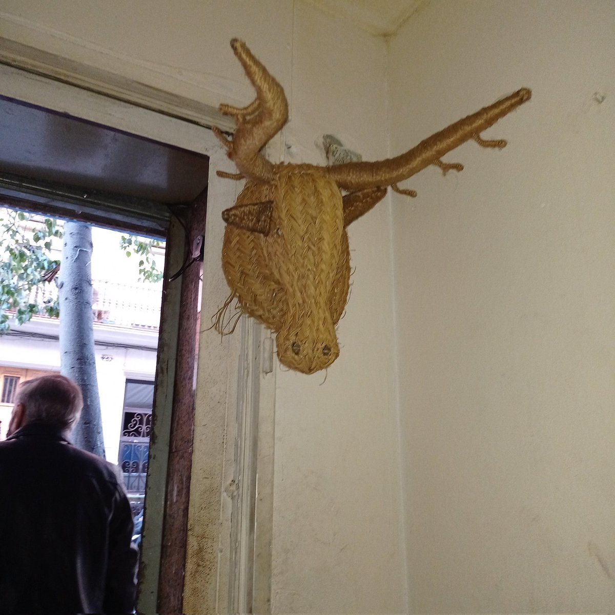 PoliBalcon's tweet photo. Una vegada "botiguers" fora, mireu com ha quedat la "botigueta d proximitat" oberta 24h dl #poblesec al carrer Piquer 26  @BCN_SantsMont #narcolocal #foraxusma #leyantiocupas #laforçadelsveïns VERGONYA senyors jutges dls collons @justiciacat MESOS aguantant aqsta purria, MESOS https://t.co/RRSHAQcRiX