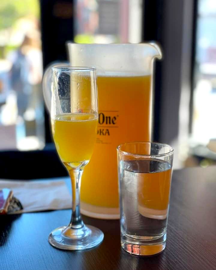 craftedstl's tweet photo. ๐๐ฎ๐ง๐๐๐ฒ ๐
๐ฎ๐ง๐๐๐ฒ ๐๐ซ๐ฎ๐ง๐๐ก๐๐๐ฒ is here! The mimosas will be flowing, the griddle is fired up, and we're ready to end the weekend on a high note ๐ฅ Come see us today starting at 11! #sundayfunday #craftedSTL #STLfood #STLbrunch #STLeats ๐ธ: @bridgitmccaw https://t.co/qa8ziyIck2