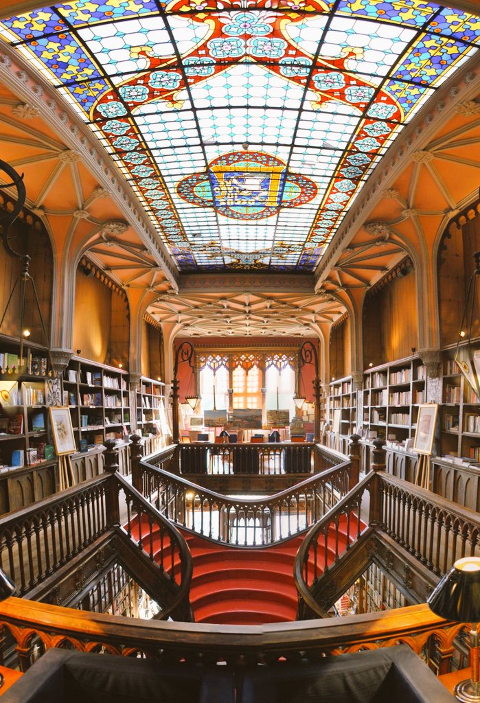 NouveauDeco's tweet photo. Livraria Lello is a bookstore with Art Nouveau elements built in 1881 in Porto, Portugal. https://t.co/eFhnLu9DWQ