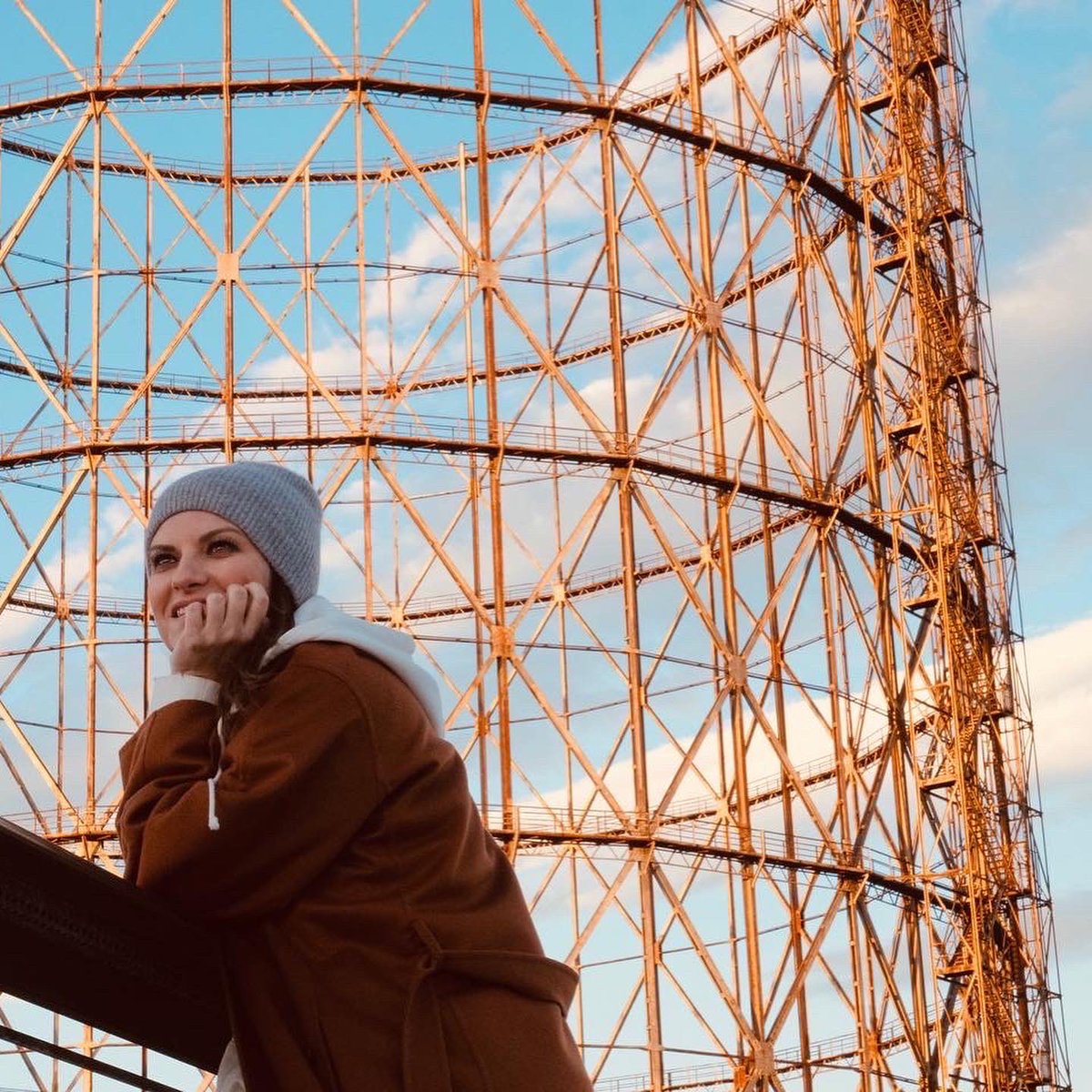 LauraPausini's tweet photo. Domani finisce il 2021.
Un altro anno complicato per tutti noi e al di là delle mie soddisfazioni personali e dei premi, so bene che la vita ti guarda in faccia e poi ti entra dentro per farti pensare…Io sono stata tanti mesi….⬇️
https://t.co/d7tE0u21WX

#2021 https://t.co/ZpU3OWMIdp