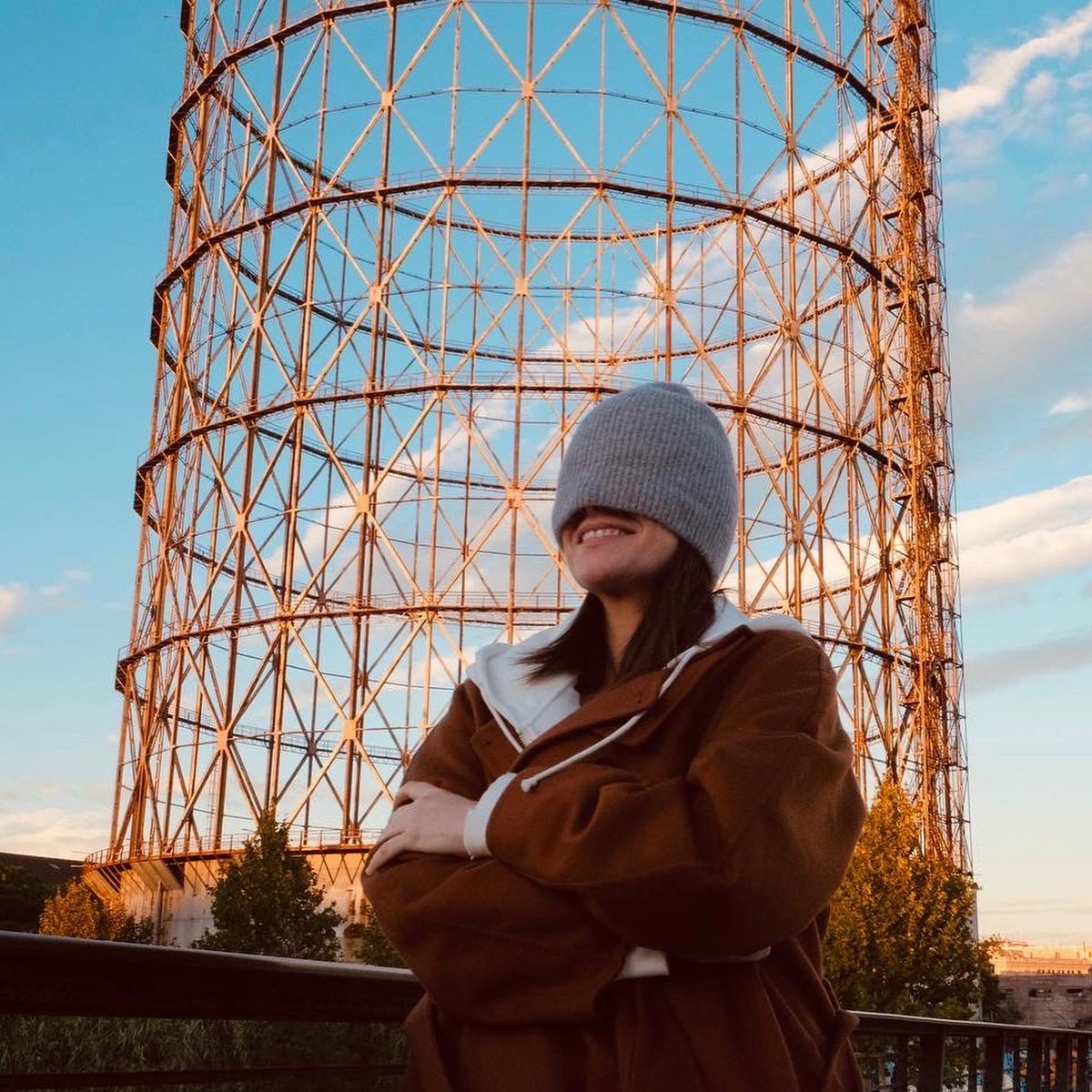 LauraPausini's tweet photo. Domani finisce il 2021.
Un altro anno complicato per tutti noi e al di là delle mie soddisfazioni personali e dei premi, so bene che la vita ti guarda in faccia e poi ti entra dentro per farti pensare…Io sono stata tanti mesi….⬇️
https://t.co/d7tE0u21WX

#2021 https://t.co/ZpU3OWMIdp