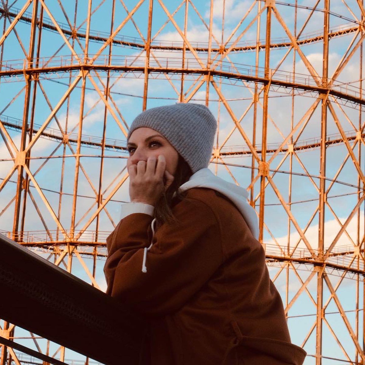 LauraPausini's tweet photo. Domani finisce il 2021.
Un altro anno complicato per tutti noi e al di là delle mie soddisfazioni personali e dei premi, so bene che la vita ti guarda in faccia e poi ti entra dentro per farti pensare…Io sono stata tanti mesi….⬇️
https://t.co/d7tE0u21WX

#2021 https://t.co/ZpU3OWMIdp