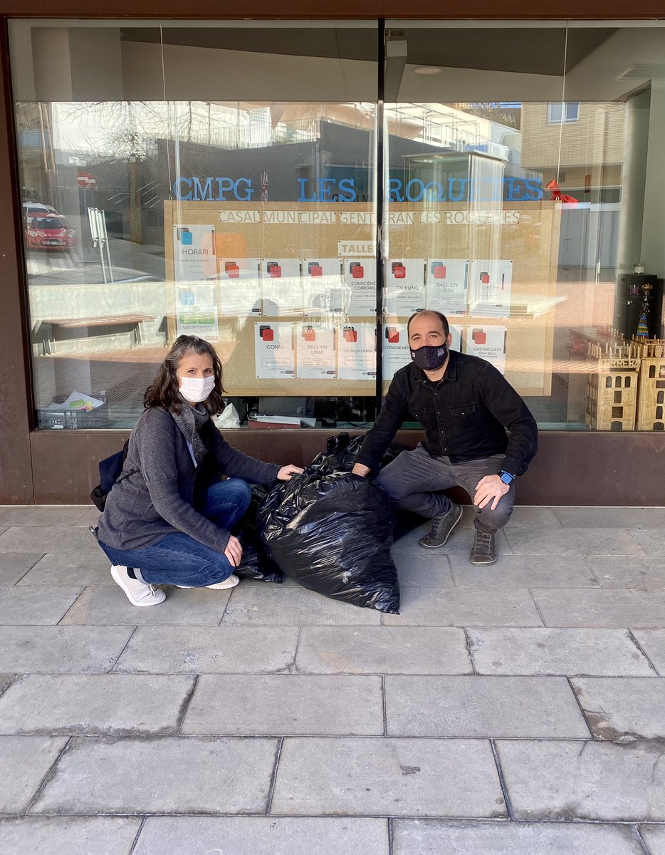 CasalRoquetes's tweet photo. @Asdent_es ha fet avui la recollida de taps al casal de Les Roquetes, de la mà de @david_asdent 🤝

Som ASDENT TEAM #asdentteam ❤️

ℹ️ Per a més informació sobre aquesta associació, visiteu la seva pàgina https://t.co/669vqW0HB8 !! https://t.co/1uMePuSJGL