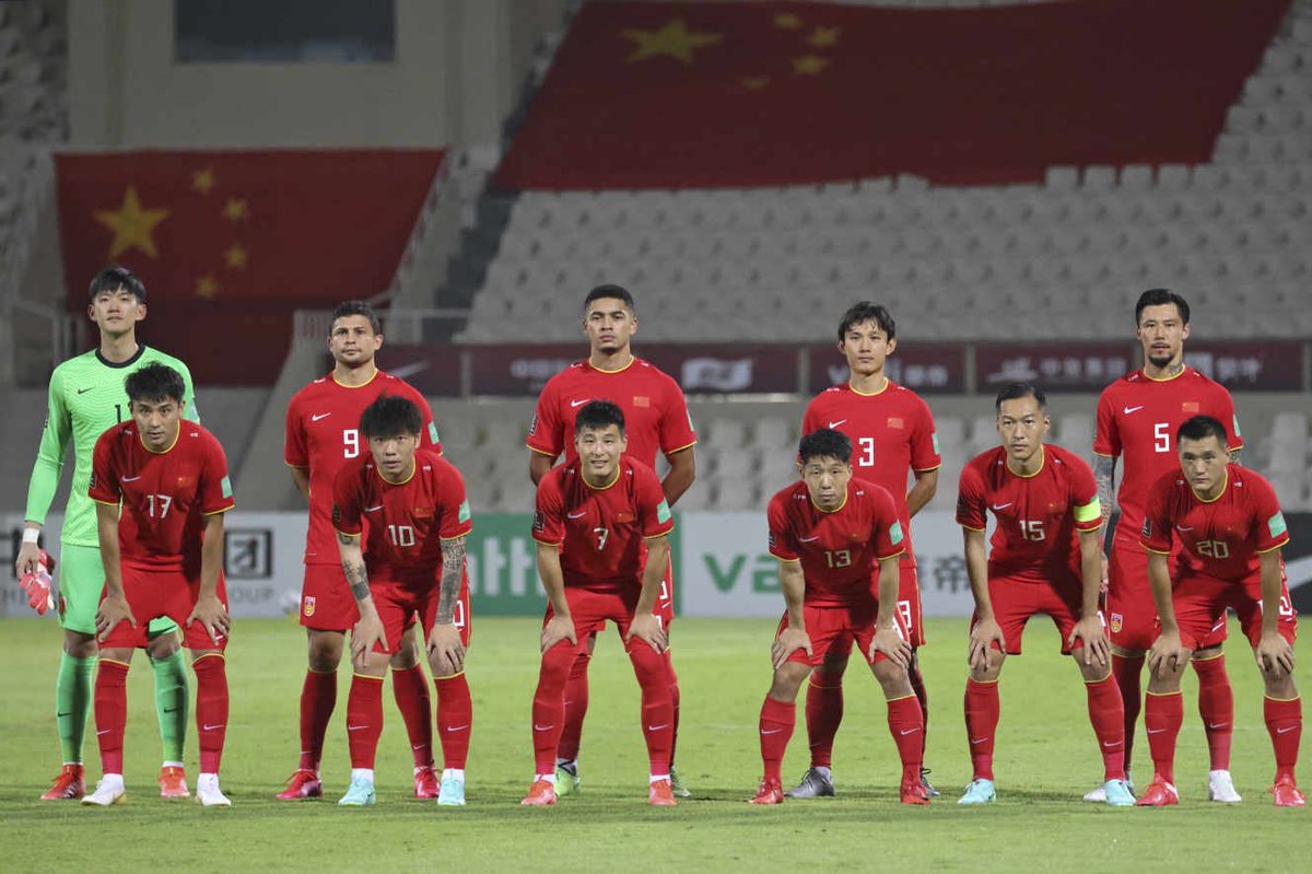 lnstantFoot's tweet photo. OFFICIEL !

Le ministère des sports chinois interdit formellement aux footballeurs de se tatouer.

Le gouvernement veut imposer des valeurs viriles afin d’éradiquer définitivement les hommes « efféminés » et « influenceurs vulgaires » et ainsi retrouver des valeurs patriotiques. https://t.co/DRwgXrMIv1