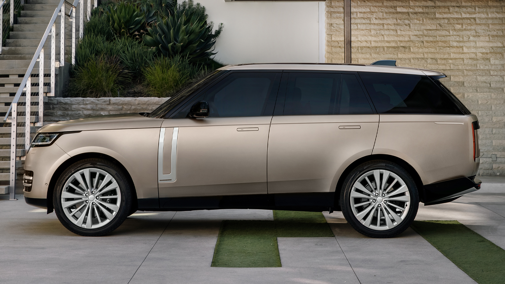 New range Rover 2022