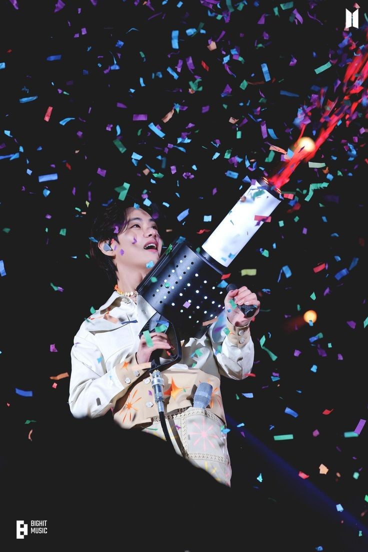TuAnh_05's tweet photo. #HappyBirthdayTaehyung🥳
#HAPPYVDAY
Taehyung a...!😊
Tuổi mới, mong oppa luôn mạnh khỏe, hãy luôn vui vẻ và yêu đời oppa nhé!😘
Mọi thứ rồi sẽ tốt lên thôi và anh sẽ bảo vệ được những người anh trân trọng...!☺😊
김태형 사랑해요...!
💜💜💜💜💜 https://t.co/67VFv20xwg