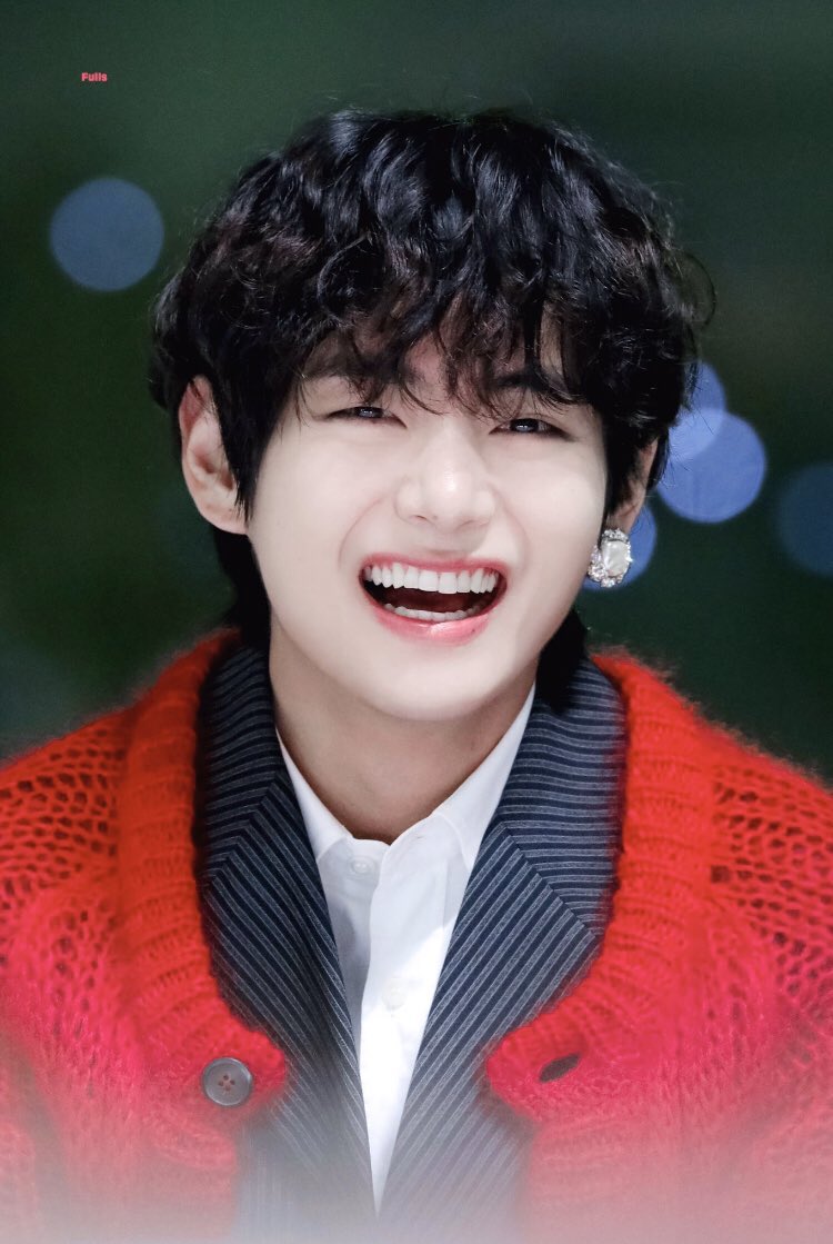 TuAnh_05's tweet photo. #HappyBirthdayTaehyung🥳
#HAPPYVDAY
Taehyung a...!😊
Tuổi mới, mong oppa luôn mạnh khỏe, hãy luôn vui vẻ và yêu đời oppa nhé!😘
Mọi thứ rồi sẽ tốt lên thôi và anh sẽ bảo vệ được những người anh trân trọng...!☺😊
김태형 사랑해요...!
💜💜💜💜💜 https://t.co/67VFv20xwg