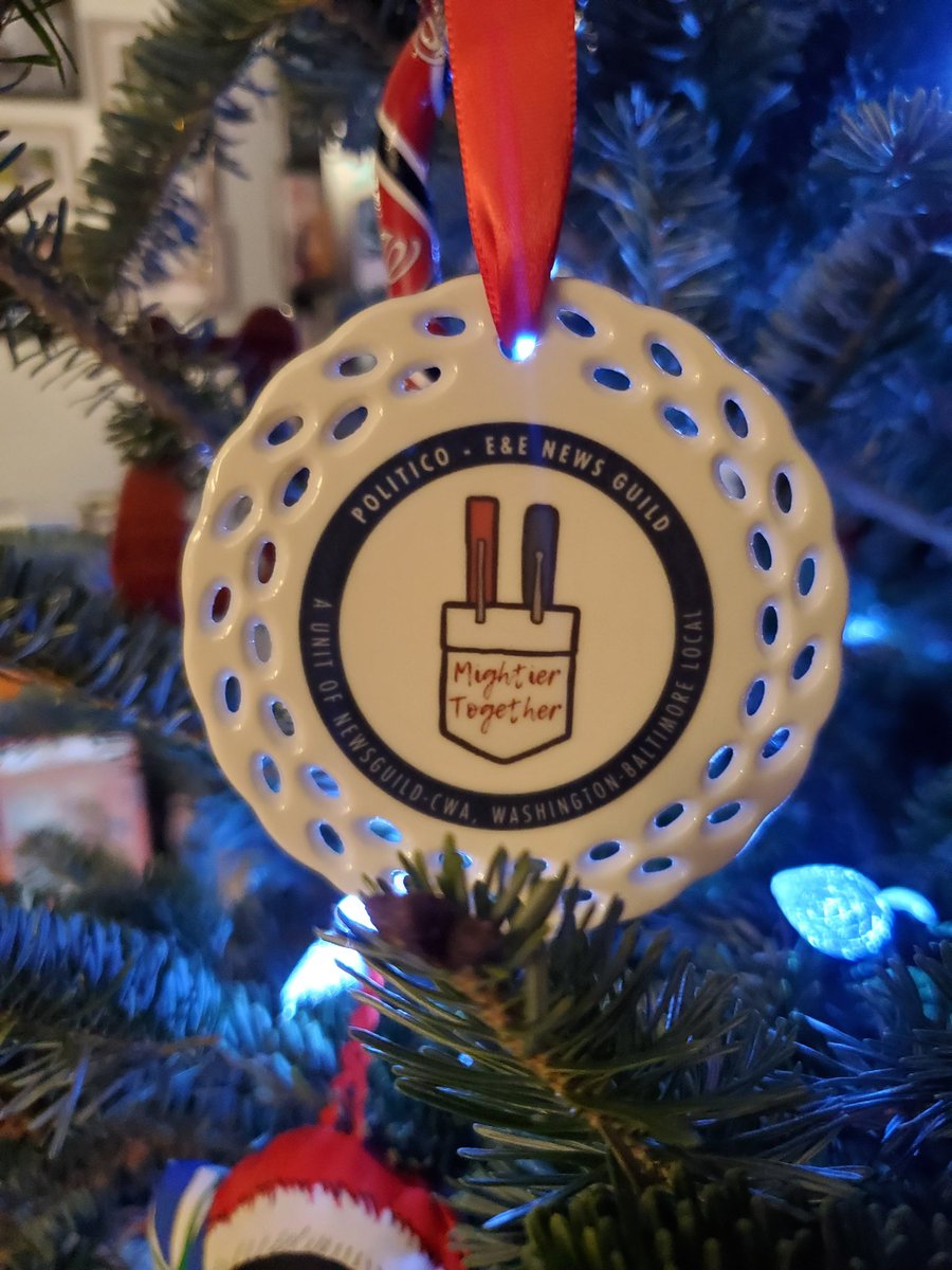 Emma_Dumain's tweet photo. On the 6th day of Christmas my neighbor gave to me...a @penguild ornament for my tree! Thanks @KevinBogardus! https://t.co/1vzFuzgJYH