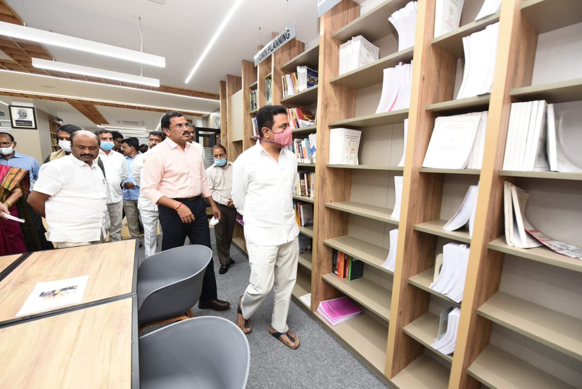 MinisterKTR's tweet photo. హైదరాబాద్ సీడీఎంఏ కార్యాలయంలో ఏర్పాటు చేసిన మున్సిపల్ నాలెడ్జ్ సెంటర్ ఫర్ అర్బన్ ప్లానర్స్ కేంద్రాన్ని ప్రారంభించిన పురపాలక శాఖ మంత్రి శ్రీ @KTRTRS https://t.co/hd6rF1on7A