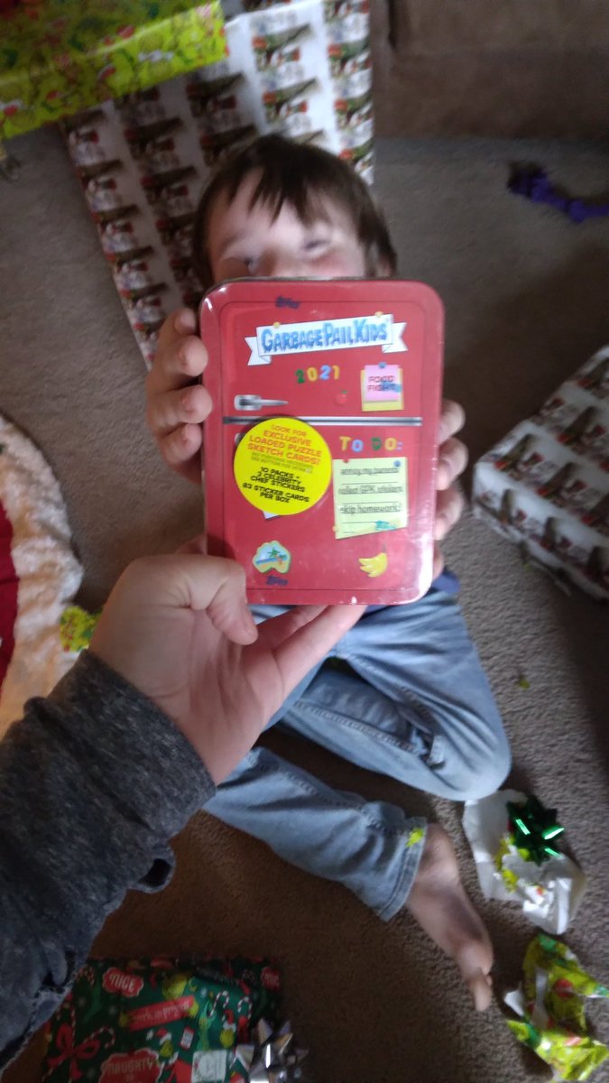 Emily69377136's tweet photo. @vizzyseltzer #VizzyGang
#Sweepstakes 
Garbage Pale kids Food Fight edition includes cards of vomit ,food , snot and other graphic nasty stuff and did I mention it's the 20 year collectors edition! https://t.co/RsTuaoWyWA