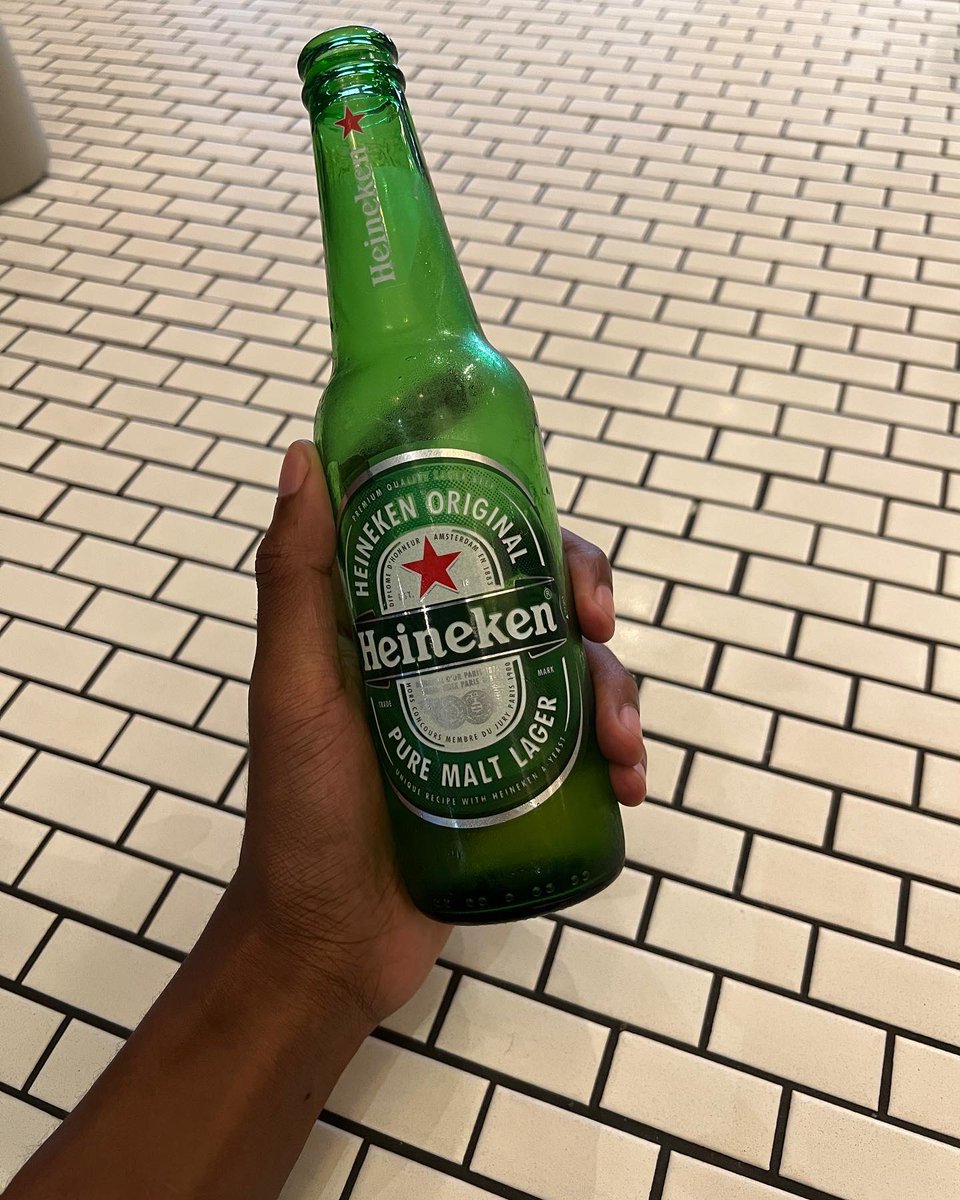It’s been a long year, and @heineken_sa is making sure I’m able to close the year on a good note. There’s a lot we’ve achieved this year worth celebrating. So  #CelebrateWithHeineken and #CheersToYou 💚
