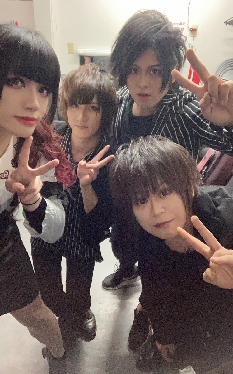 maonyoro's tweet photo. ゆく年くる年2022という事務所の面々によるセッションでした。たのしかった！
そしてフミヤさんお疲れさまです！RFもめっちゃ良かった！ https://t.co/m5w9zUhVv8