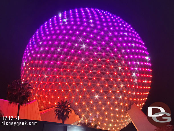 disneygeekcom's tweet photo. This morning I posted my full picture set from Day 6 (12/12) @ #WaltDisneyWorld featuring visits to #DisneysAnimalKingdom #FortWilderness & #EPCOT
https://t.co/LfxQSAofbL
#SpaceshipEarth #BeaconOfMagic https://t.co/efdqVZUHZk