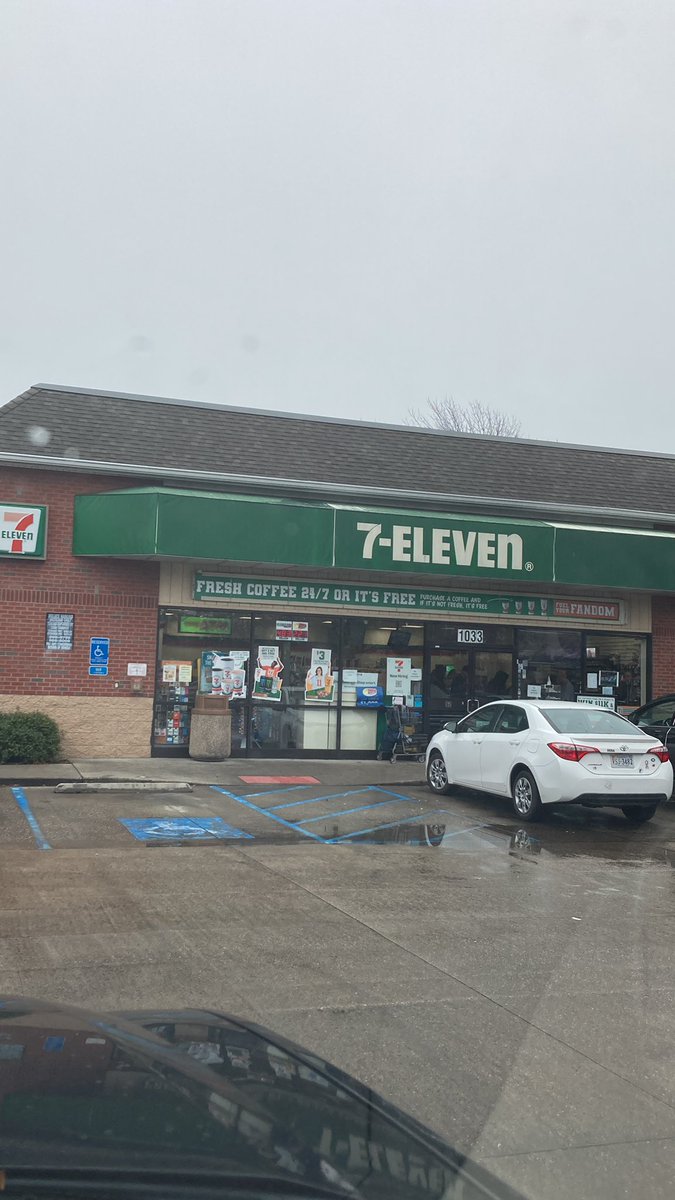 ThePodnas's tweet photo. Another way I know I’m back home! We ain’t got these in GA! #Virginia #VAAllDay #7Eleven https://t.co/LmtoGKUFPY