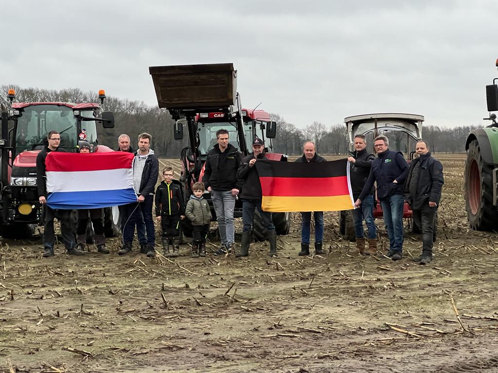 Vanmiddag samen met onze Duitse "noaberboeren" een oudjaarsborrel gedronken en van gedachten gewisseld over de uitdagingen waar we voor staan. Veel raakvlakken, maar ook allemaal dezelfde passie voor ons mooie vak! #waardevol #familiebedrijf #gemutlich 🇩🇪🇳🇱